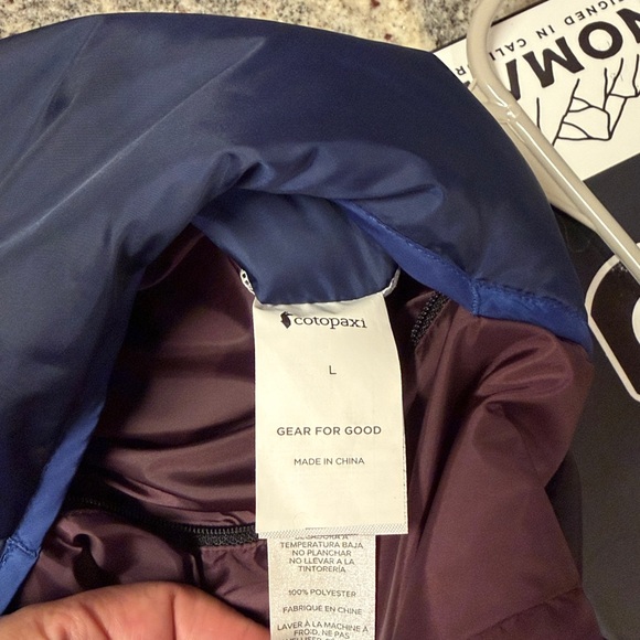 Reversible Cotopaxi Black, Blue, and Burgundy Jacket - Picture 4 of 5